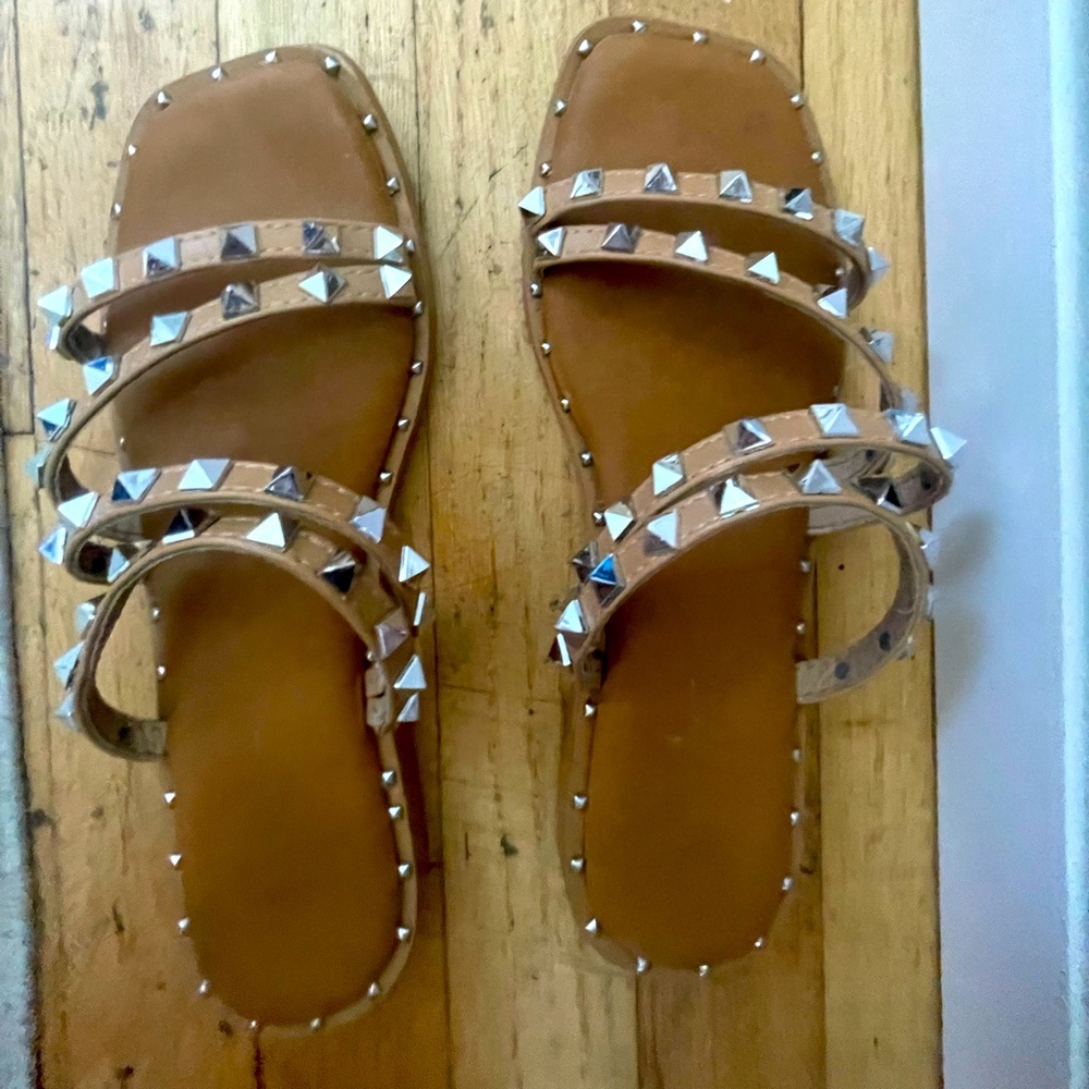 Nicole Miller flat sandals